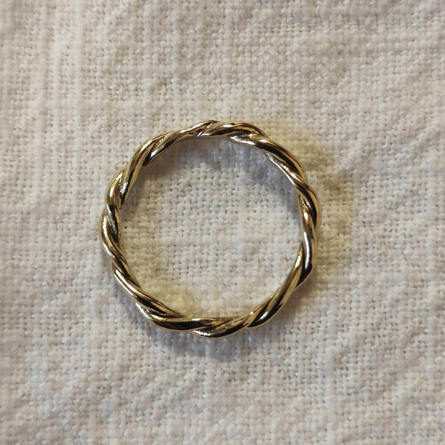 18ct Gold Twist Ring (size K)