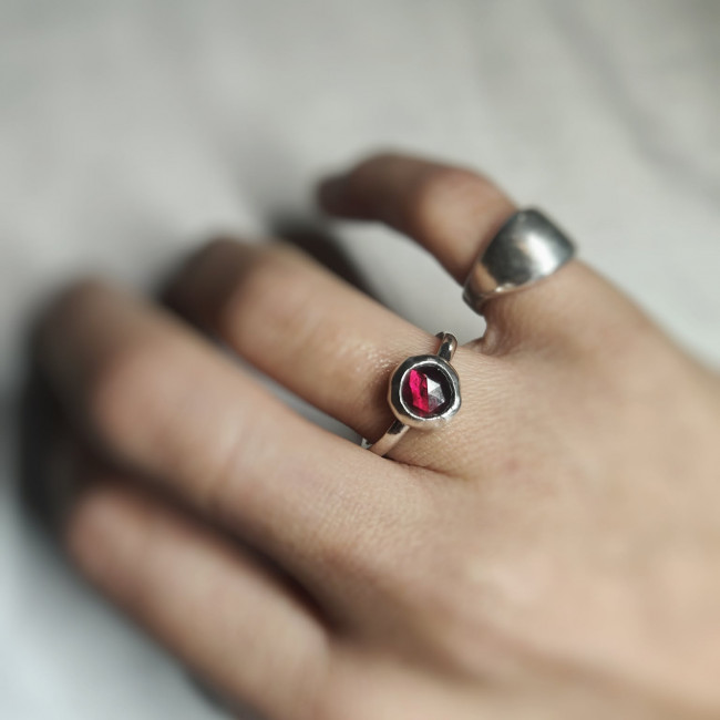 Garnet Ring (chequered top)
